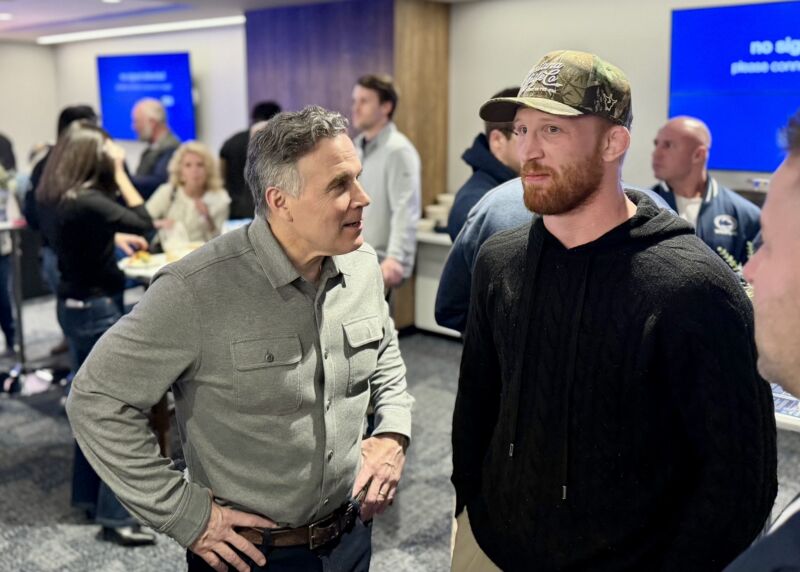 Image for the Tweet beginning: Hard to beat a night