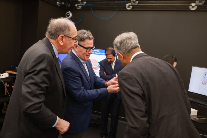 Image for the Tweet beginning: Toured @UPMC Mercy’s Vision Institute