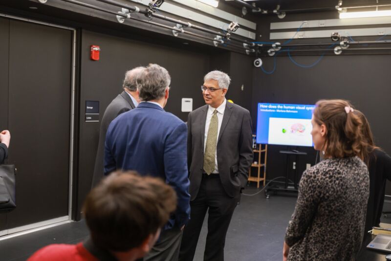 Image for the Tweet beginning: Toured @UPMC Mercy’s Vision Institute