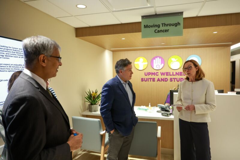 Image for the Tweet beginning: Yesterday, @nihdirector_jay and I visited