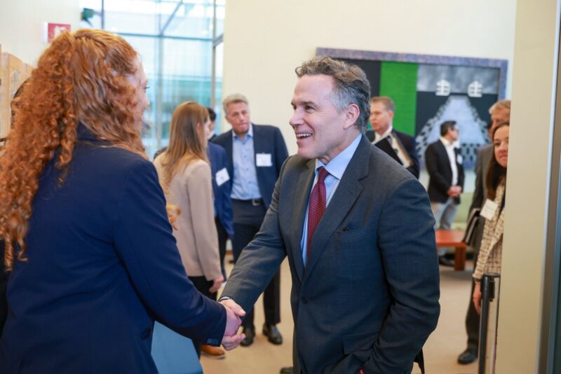 Image for the Tweet beginning: Great spending time with @NIHDirector_Jay