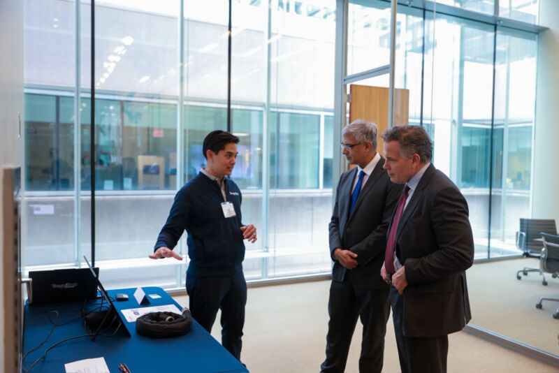 Image for the Tweet beginning: Great spending time with @NIHDirector_Jay