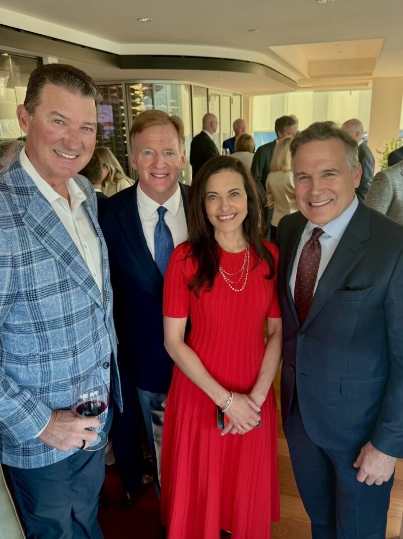 Image for the Tweet beginning: As Pittsburgh takes center stage