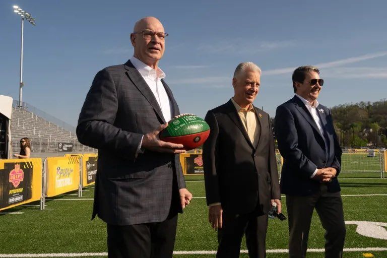 Image for the Tweet beginning: “Pittsburgh is just built different,”