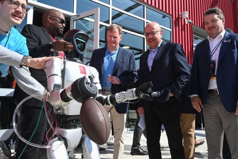 Image for the Tweet beginning: “Pittsburgh is just built different,”