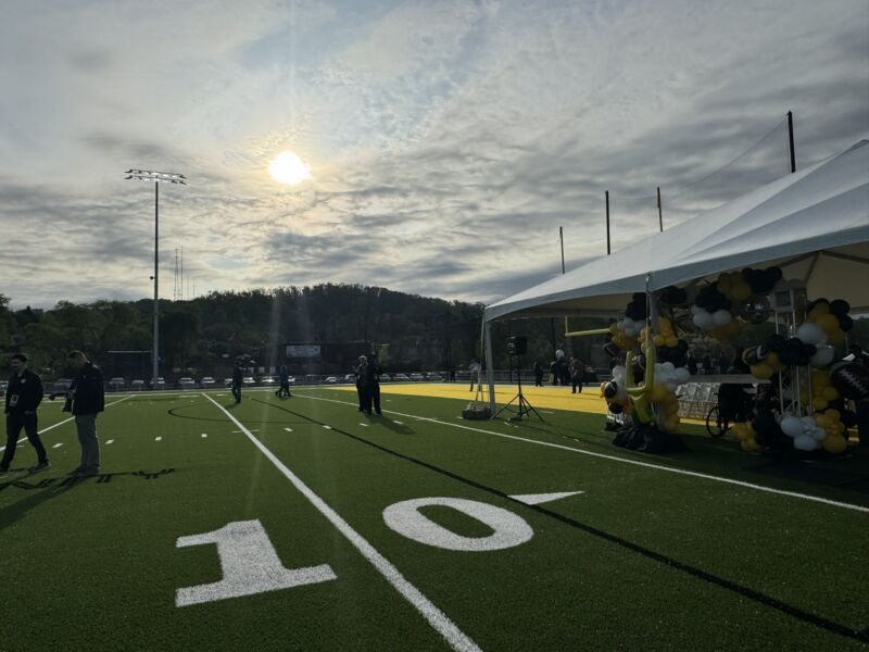 Image for the Tweet beginning: “Pittsburgh is just built different,”